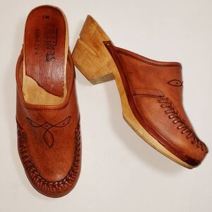 Latinas Handcrafted Brown Leather Wooden Clogs Made In Brazil 9M (2.5" heel)